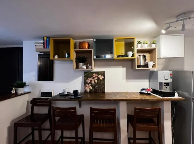 فندق مبيت وإفطار Vesuvius 3*